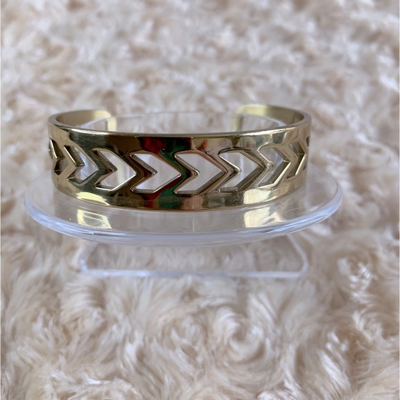 Rustic Cuff Chevron Arrow Gold Tone Cuff Bracelet - Picture 1 of 4